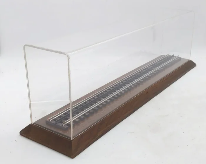O Gauge 25″ Acrylic Display Case LN