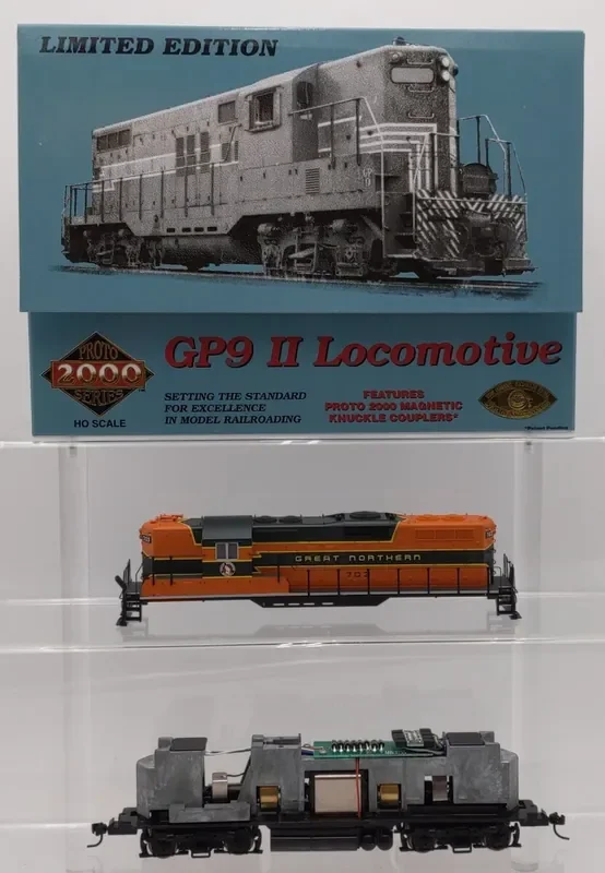 Walthers 23608 HO Scale Great Northern GP9 II Diesel Locomotive 703 LN/Box